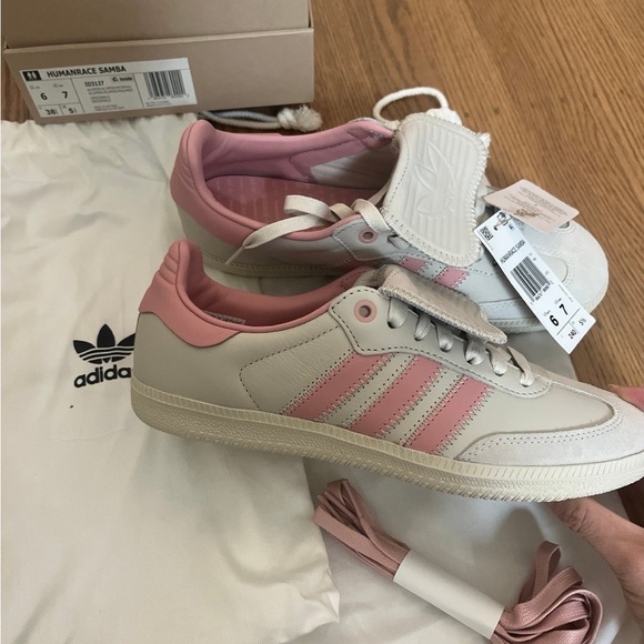 adidas gazelle silver green womens Adidas Samba x Pharrell Williams Humanrace Aluminium – Santé main image 1